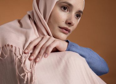 medium-shot-woman-wearing-hijab